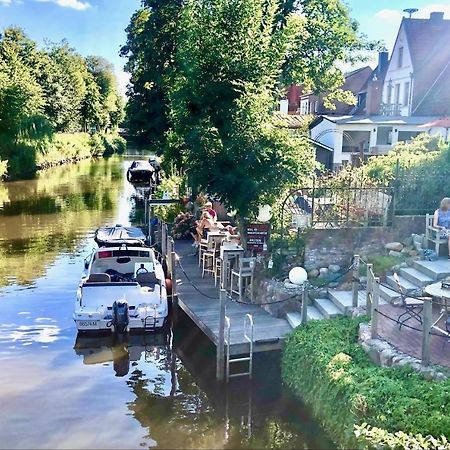 Gaestehaus Kajuete Direkt Am Wasser Friedrichstadt Luaran gambar