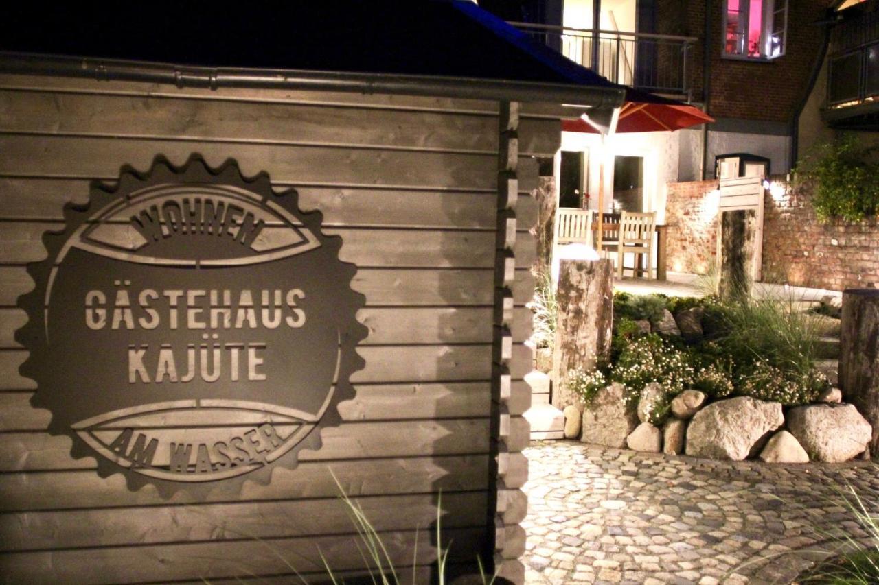 Gaestehaus Kajuete Direkt Am Wasser Friedrichstadt Luaran gambar