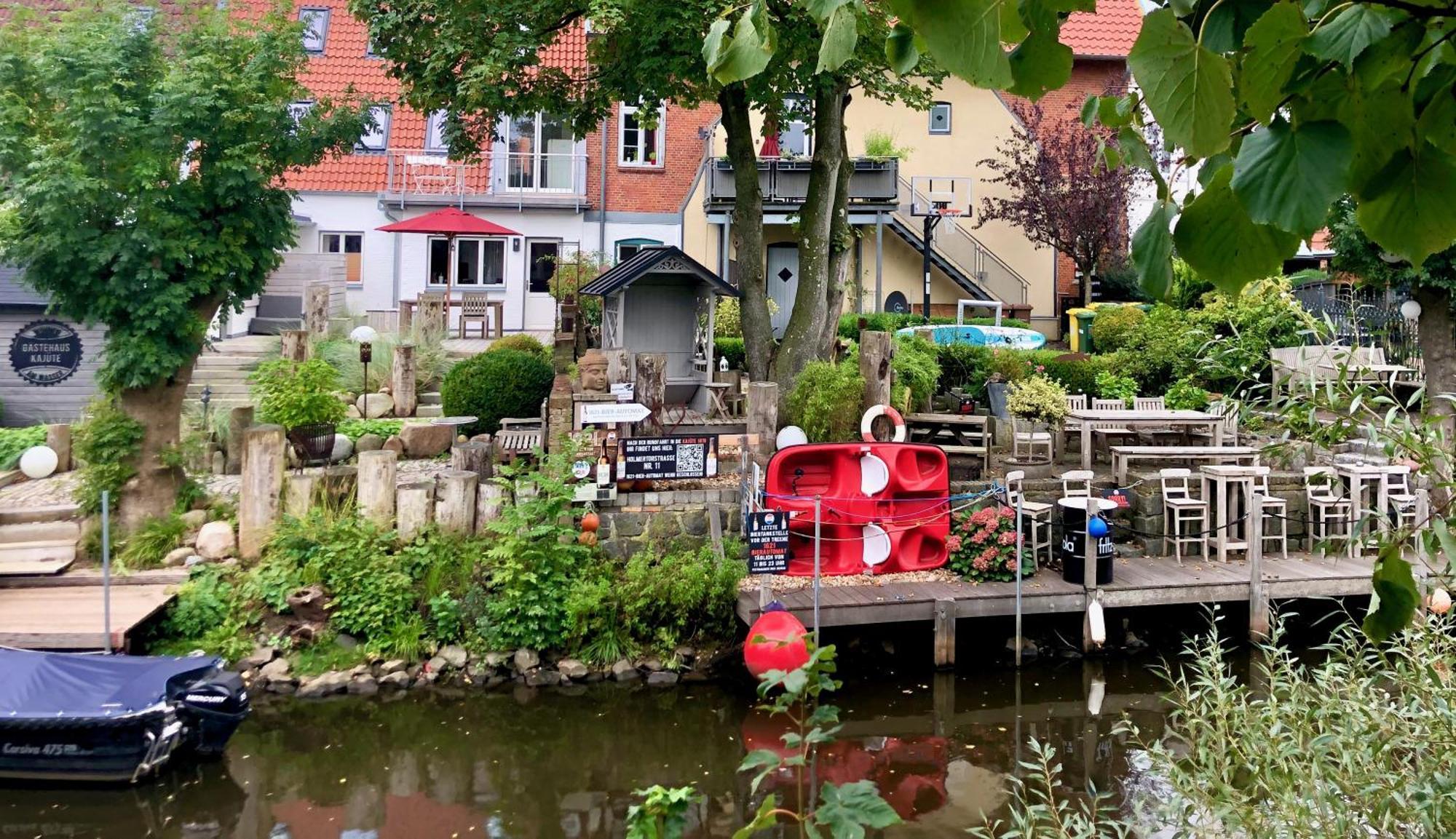 Gaestehaus Kajuete Direkt Am Wasser Friedrichstadt Luaran gambar