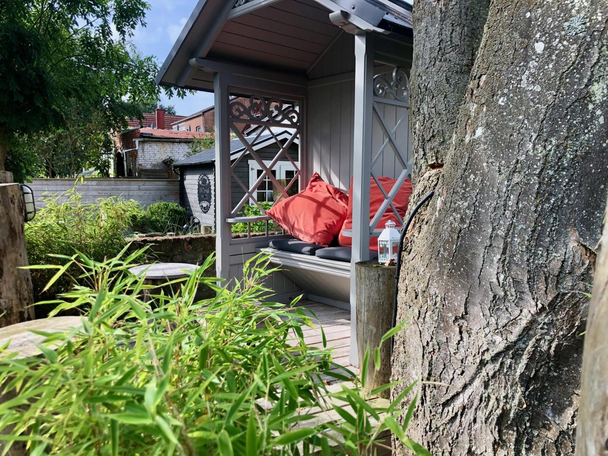 Gaestehaus Kajuete Direkt Am Wasser Friedrichstadt Luaran gambar