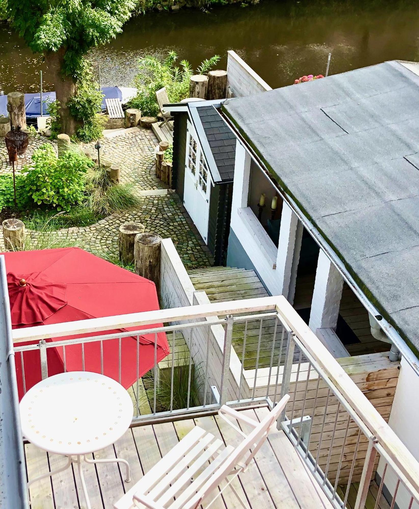 Gaestehaus Kajuete Direkt Am Wasser Friedrichstadt Luaran gambar