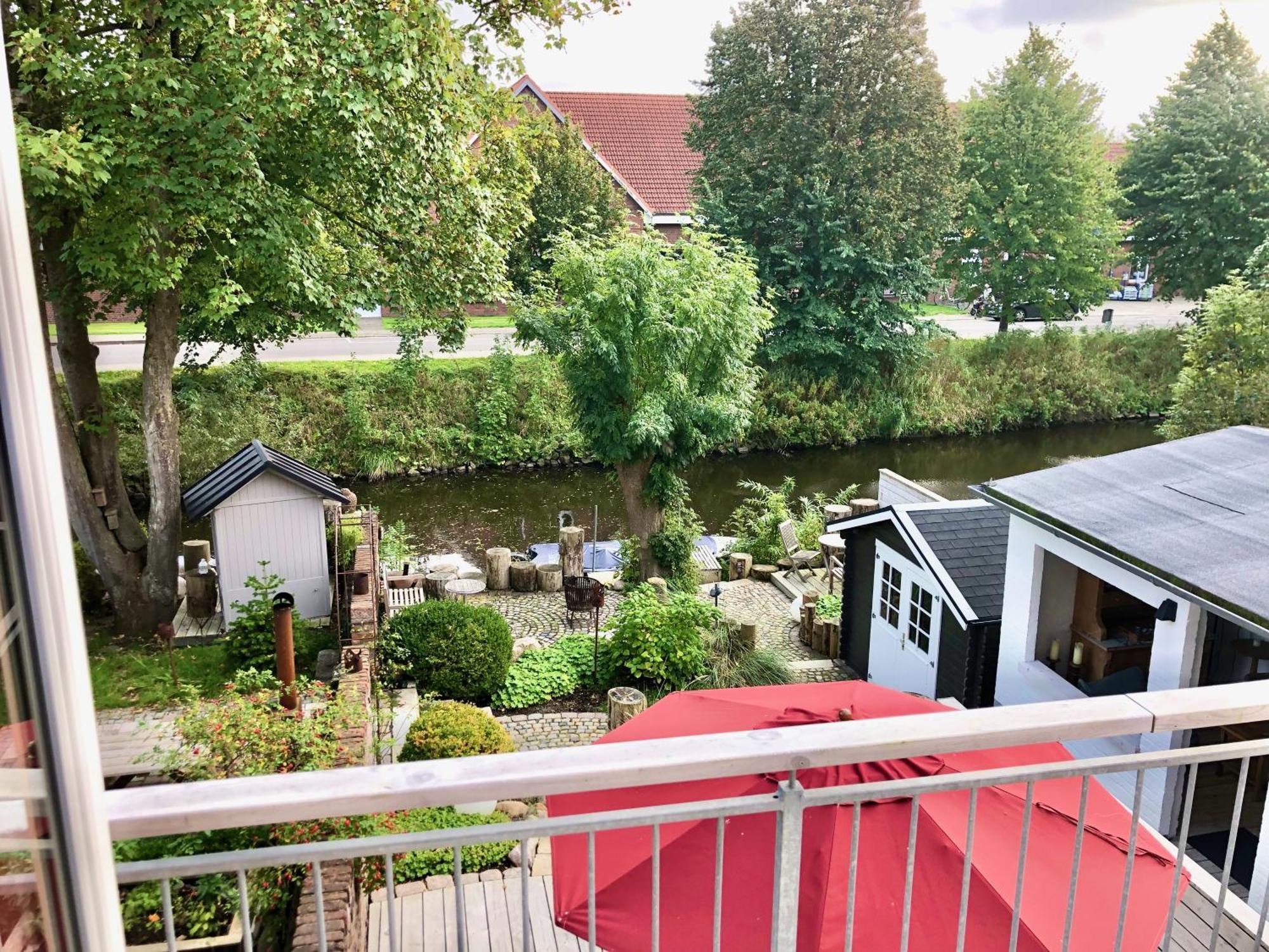 Gaestehaus Kajuete Direkt Am Wasser Friedrichstadt Luaran gambar