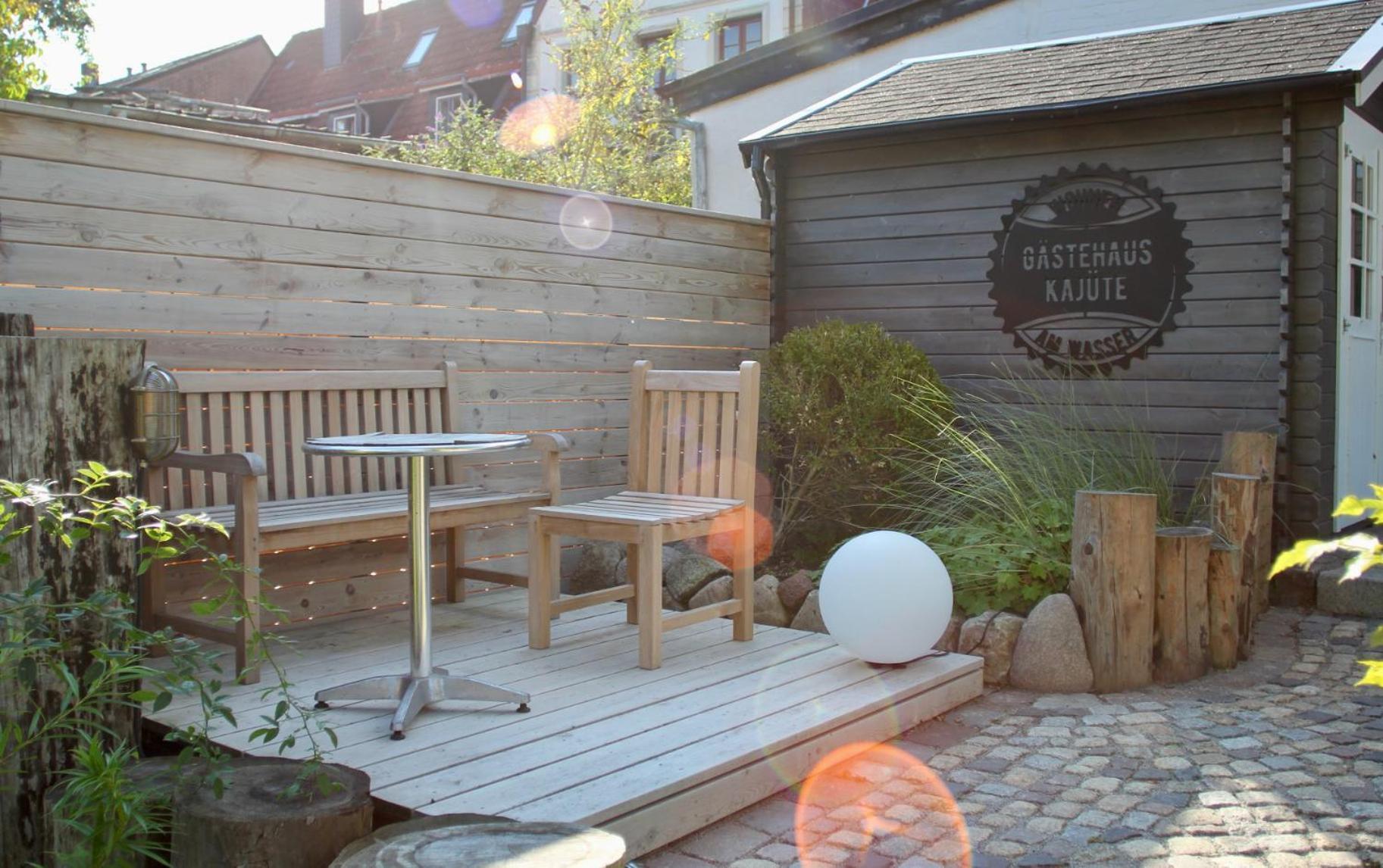 Gaestehaus Kajuete Direkt Am Wasser Friedrichstadt Luaran gambar