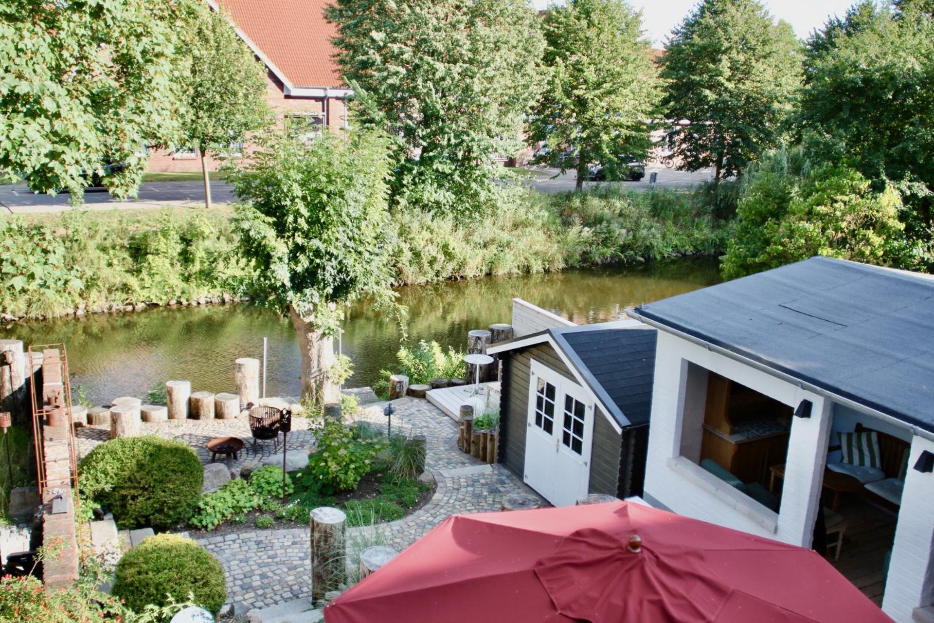 Gaestehaus Kajuete Direkt Am Wasser Friedrichstadt Luaran gambar