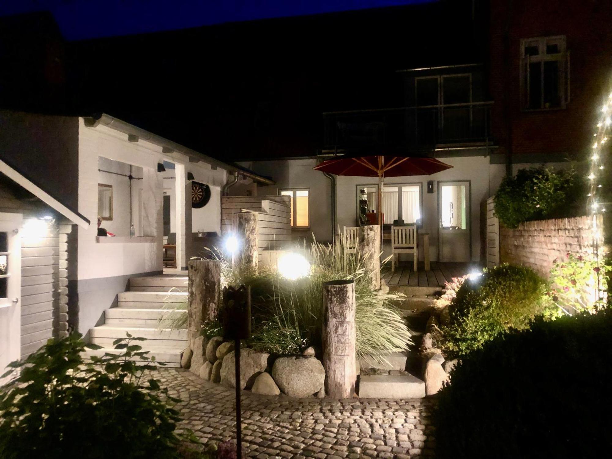 Gaestehaus Kajuete Direkt Am Wasser Friedrichstadt Luaran gambar